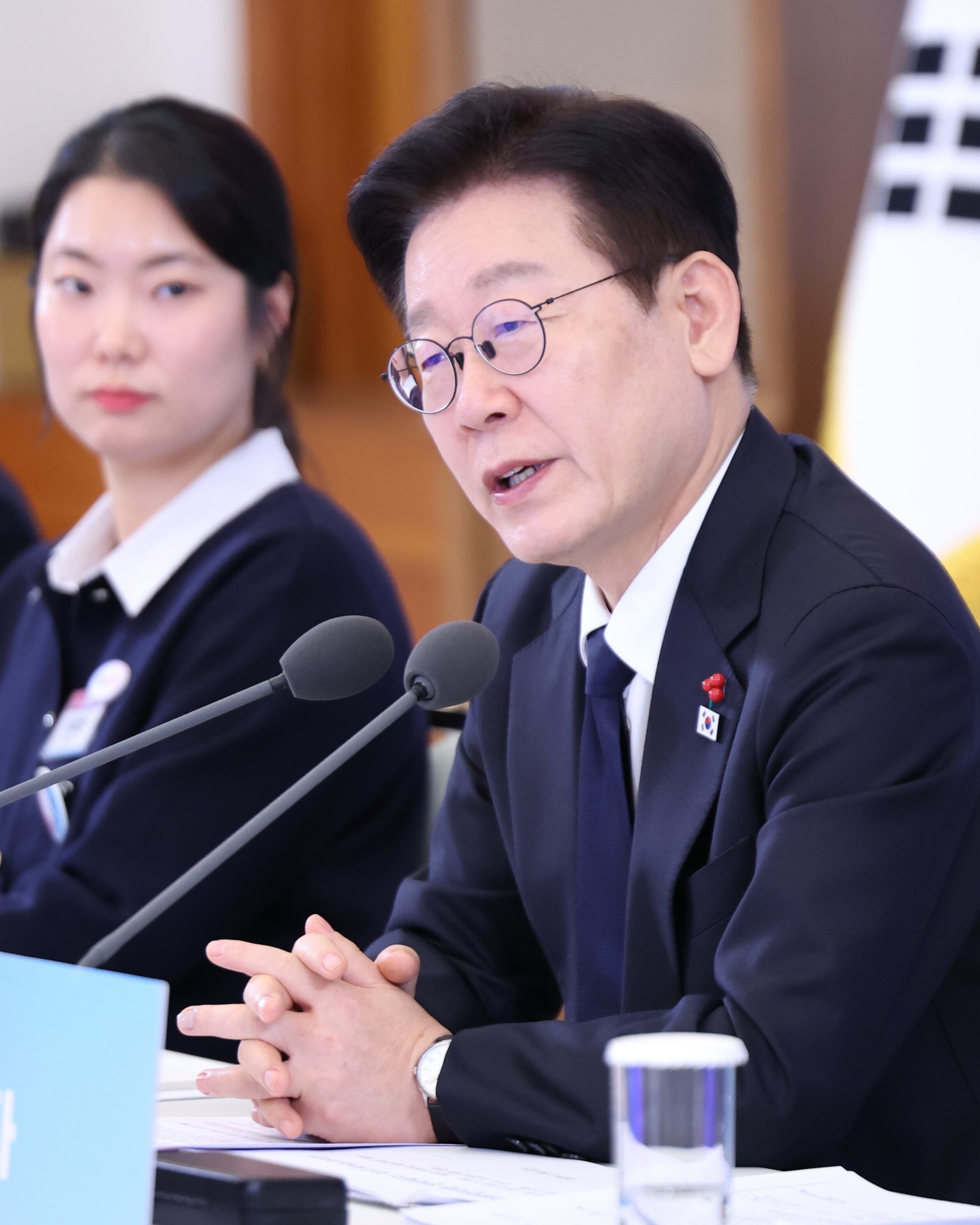 중소기업 지원사업 효율화 방향을 설명하는 대통령의 브리핑 현장 사진